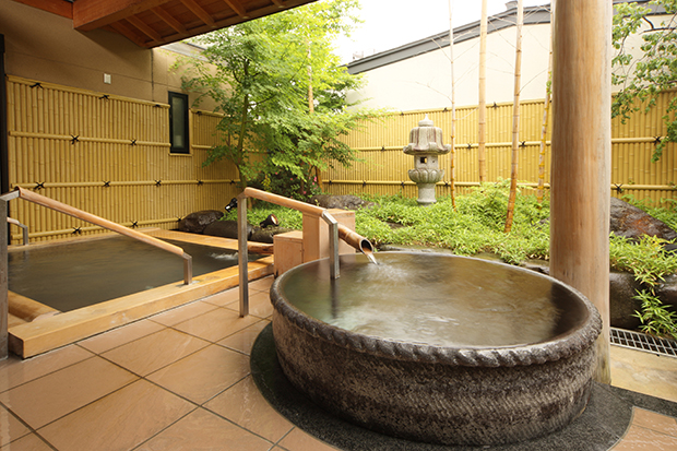 Private-open-air-hot-spring-baths-Ceramics